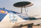 Ah oui, l'AWACS, c'est un avion avec un radar sur le dos :-)